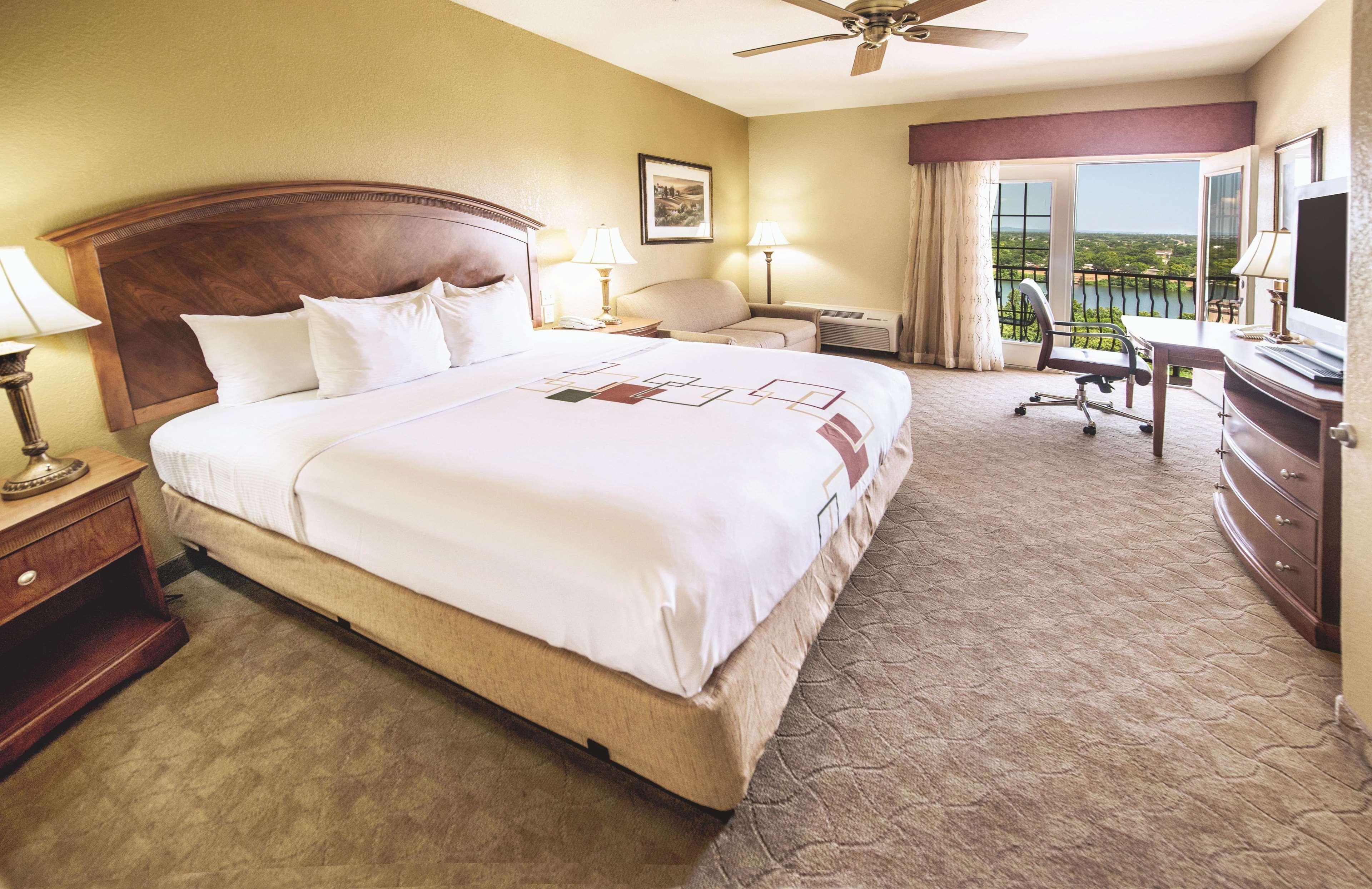 La Quinta By Wyndham Marble Falls Exterior photo