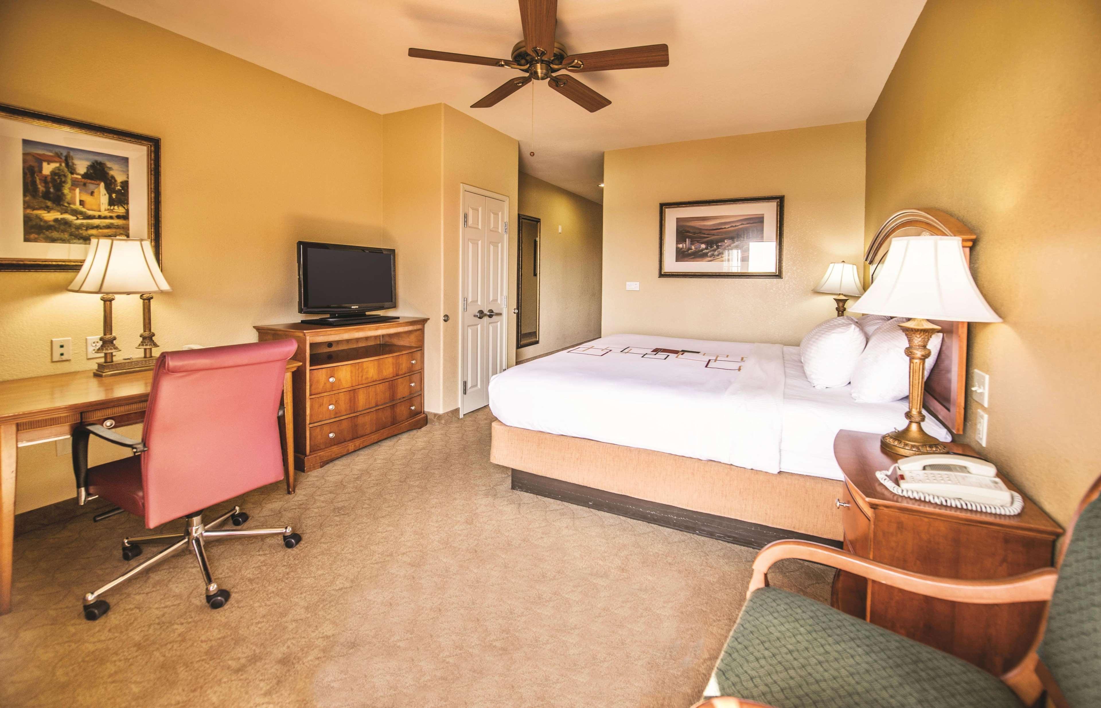 La Quinta By Wyndham Marble Falls Exterior photo