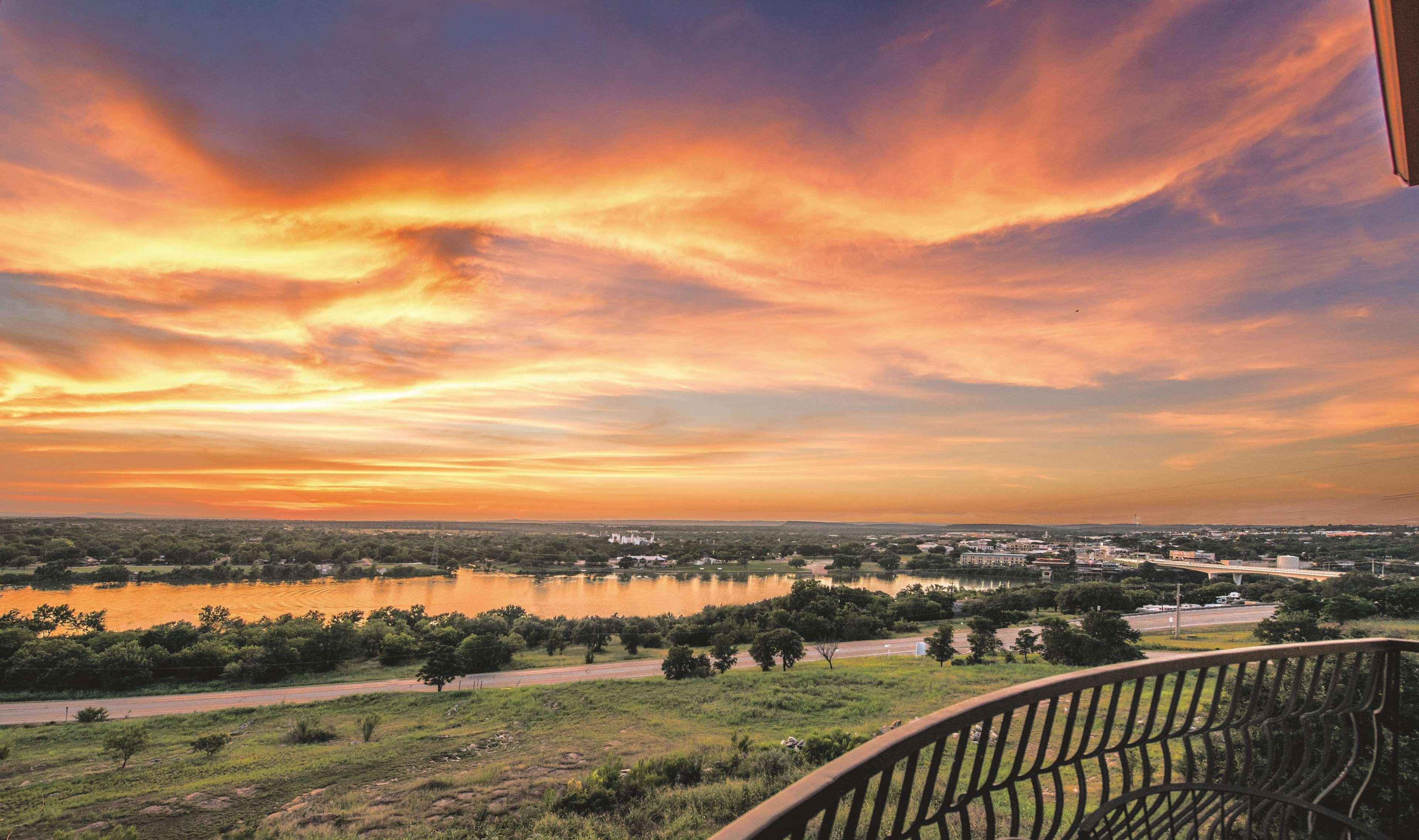 La Quinta By Wyndham Marble Falls Exterior photo