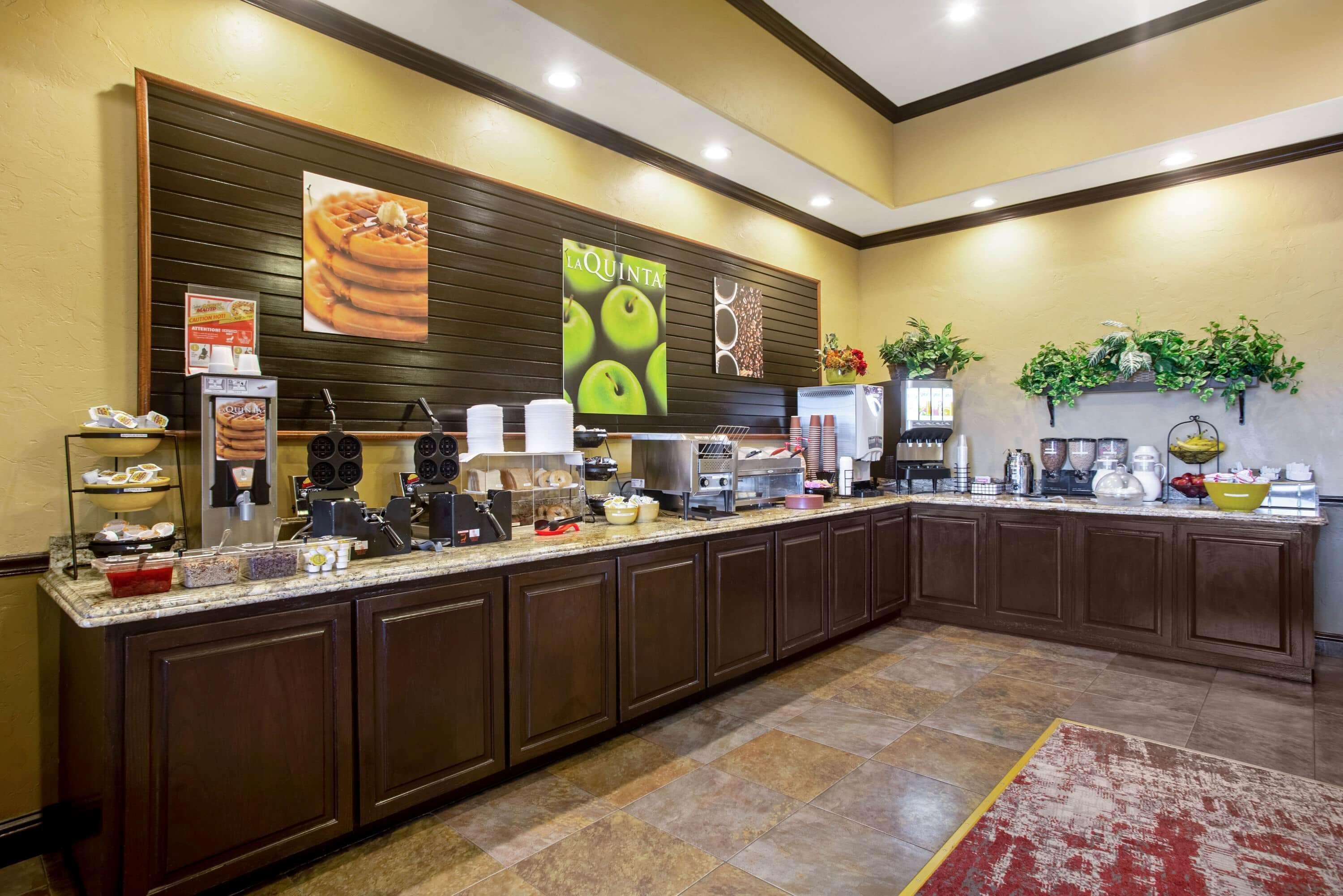 La Quinta By Wyndham Marble Falls Exterior photo