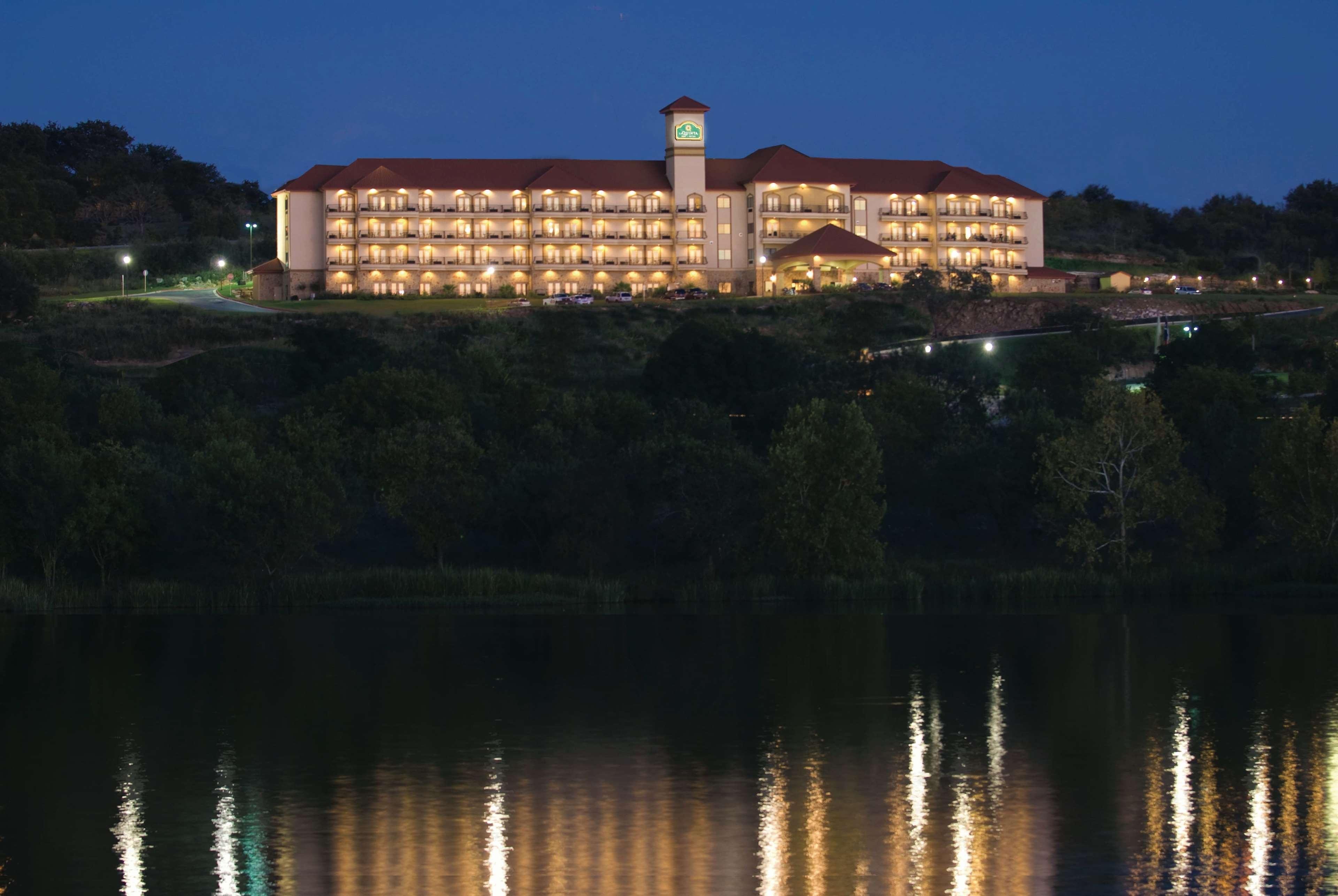 La Quinta By Wyndham Marble Falls Exterior photo