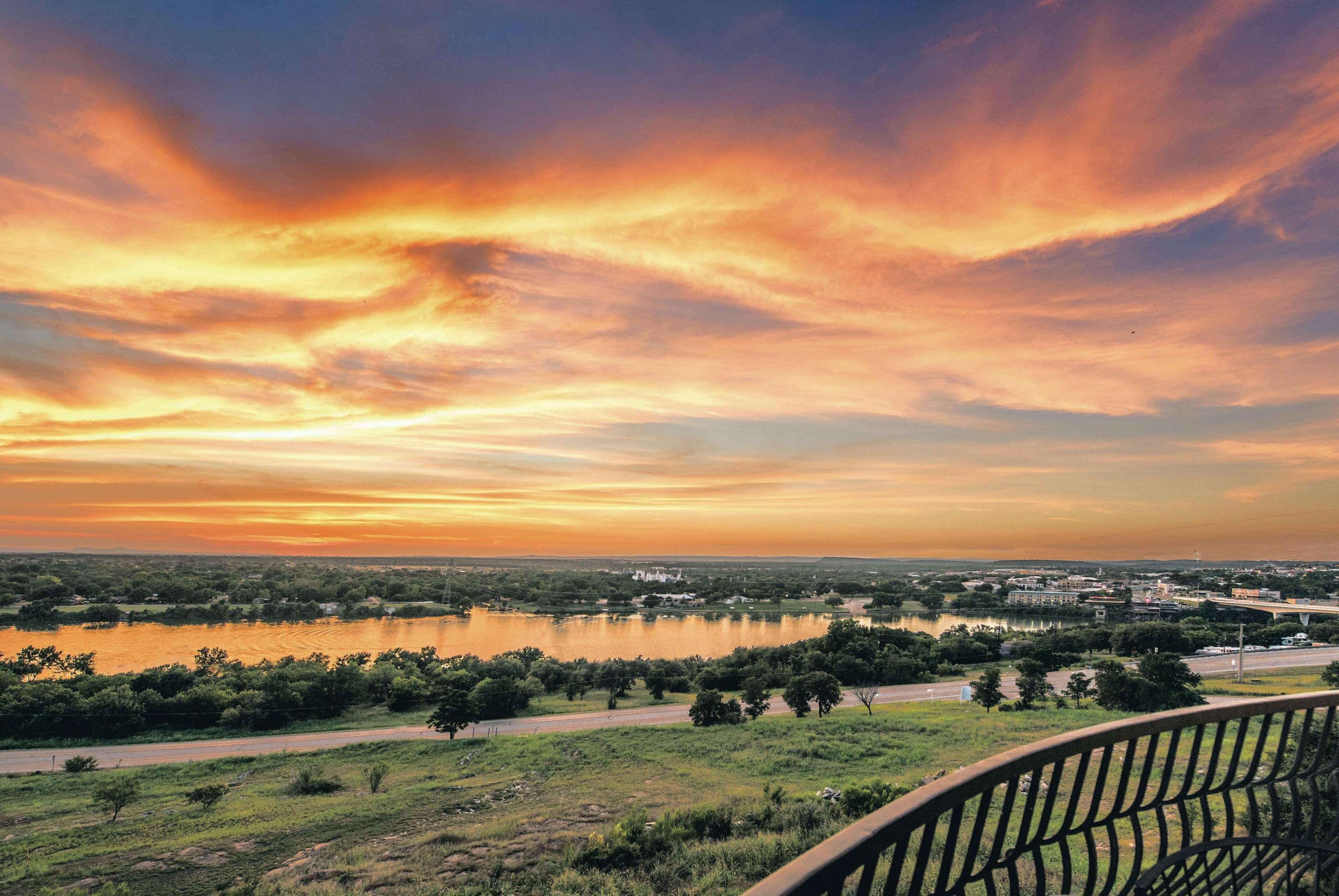 La Quinta By Wyndham Marble Falls Exterior photo