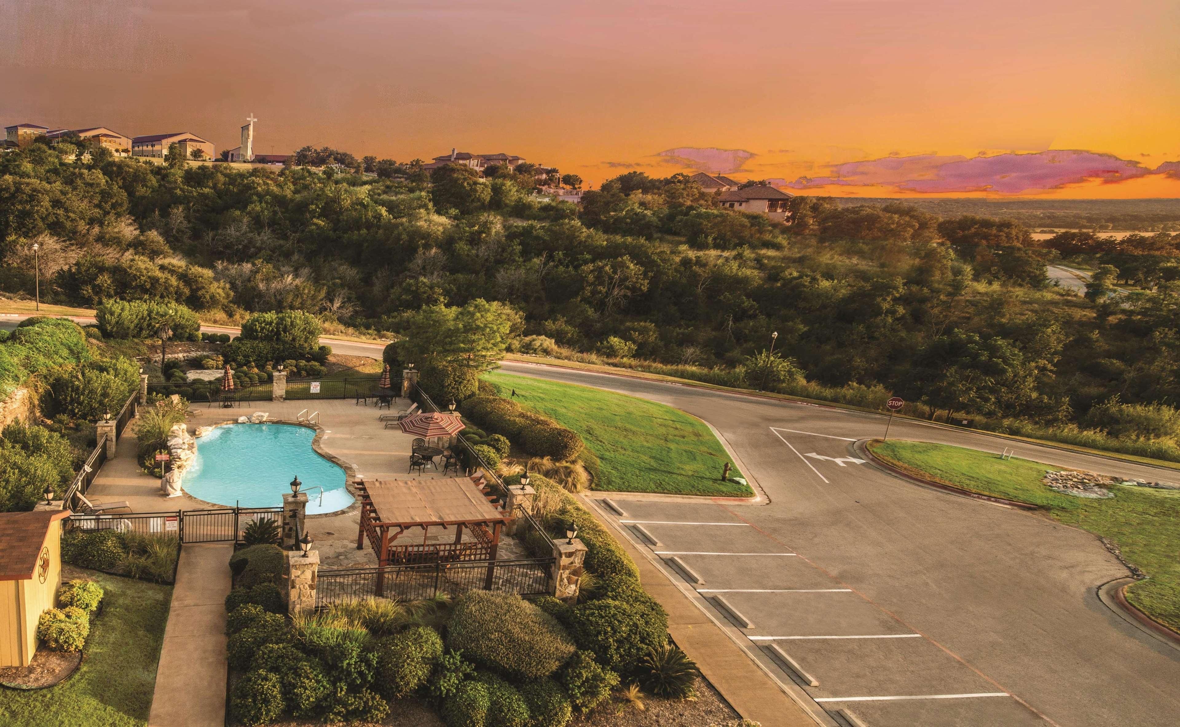 La Quinta By Wyndham Marble Falls Exterior photo